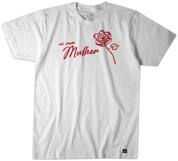 Ai Vem Mulher T-Shirt